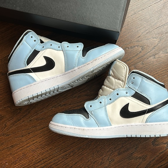 Air Jordan 1 Mid - Picture 5 of 9